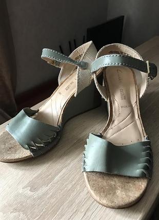 Босоніжки жіночі clarks 37,5 розмір шкіряні на платформі