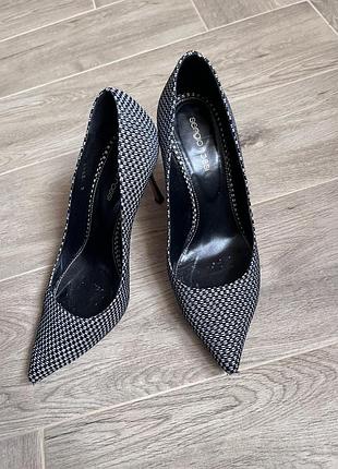 Туфлі-човники від італійського бренда