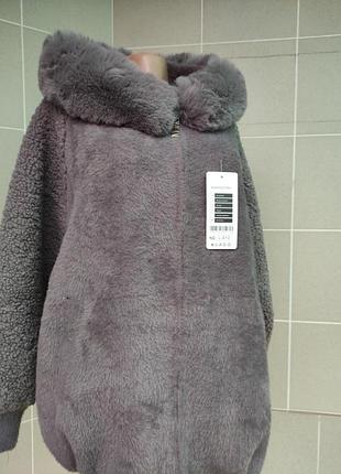 Куртка женская альпака. мех на капишоне снимается, теплая. по груди 140, длина 83.