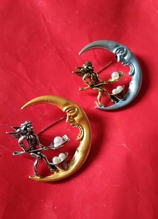 Брошь эльф кормит луну жемчужинами в винтажном стиле барокко в двух цветах