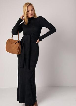 Длинное платье макси в рубчик с широким поясом черная