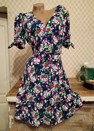 Платье в цветочный принт