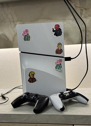 Playstation 5 slim 1 tb с дисководом + два геймпада