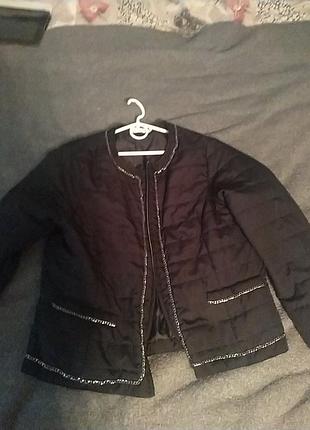 Шикарная куртка, легкая, украшенная цепочкой, размер 46,48-50