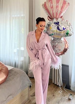 Костюм шелковый с перьями, лавандовый