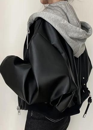 Куртка чорна