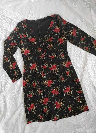 Черное элегантное платье в принт