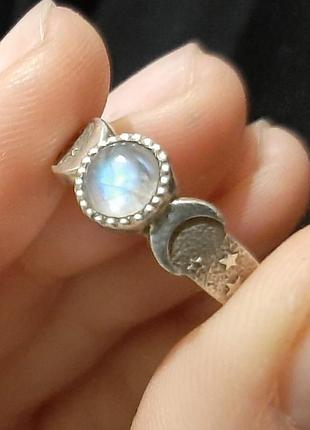 Кільце зі срібла ручної роботи з місячним каменем