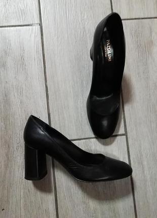 Шкіряні туфлі