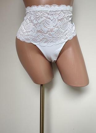Гладкі безшовні труси з мереживом.