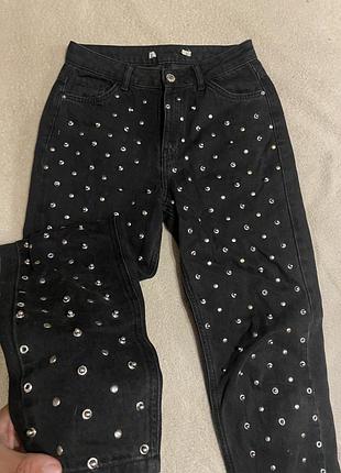 Джинси мом прямі в рок стилі готичні чорні з шипами та кльопками стилізовані чорні готичні y2k рокерські