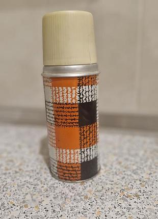 Старый советский термос (оригинал, ретро).
объем около 250 мл. внешнее состояние хорошее, внутри чистое.