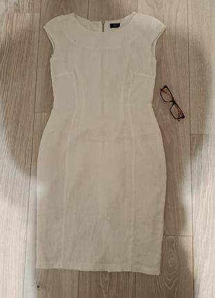 Льняное платье белого цвета