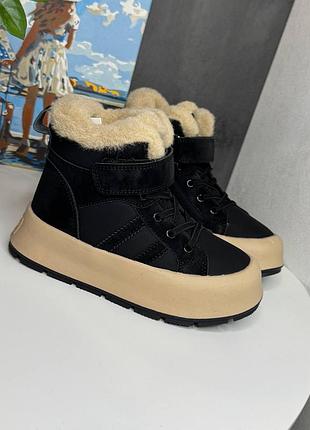 Теплі ботінки для дівчинки