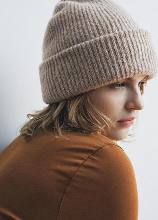 Тепла ,мяка шапка zara