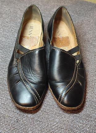 Женские кожаные осенние -весна туфли 37 г.