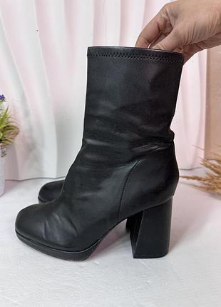 Ботильйони чоботи демі на товстих підборах bershka 39р