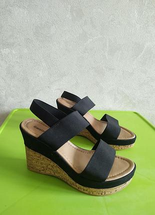 Жіночі босоніжки на танкетці 38 розміру від німецького бренду graceland