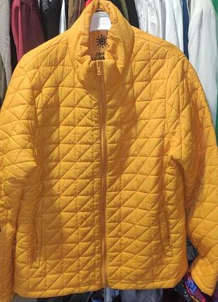 Куртка жіноча