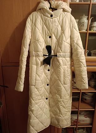 Пальто весна, осень в идеальном состоянии, подойдет как девушке и женщине, есть дополнительный белый пояс