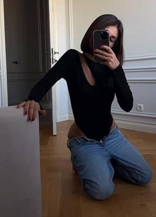 Боди вырезом