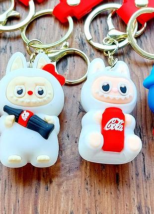 Резиновый брелок лабуба кока кола с лентой