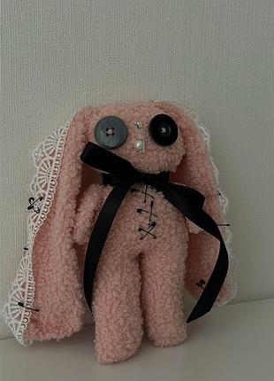 Рожевий мʼякий кролик