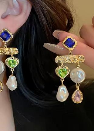 Серьги женские акцентные вечерние с "перлами" и стразами золотые новые