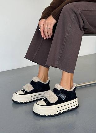 Кеды женские зима / зимние кеды с мехом / черные кеды с бежевой подошвой / высокие кеды зима