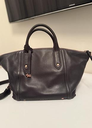 Шкіряна сумка глибокого фіолетового кольору від дорогого бренду radley london