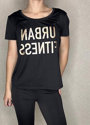 Спортивна футболка