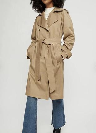 Бежевий плащ під пояс