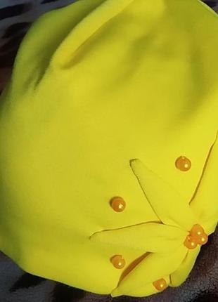 Яркая шапочка на легком флисе