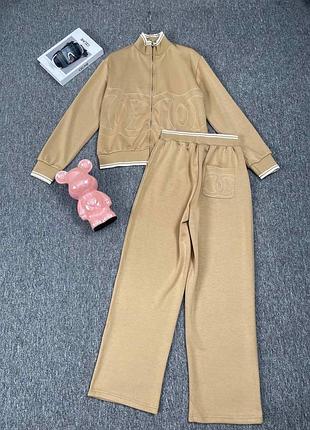 Жіночий костюм