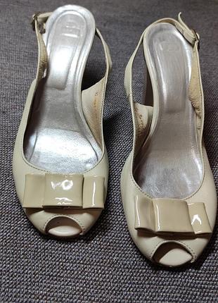 Женские босоножки кожаные 39 размер