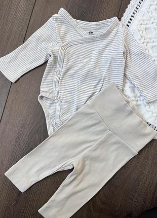 Набір комплект боді на запах штани лосини бежеві молочні білі в пастельних унісекс нейтральні для новонароджених 50 см н&м