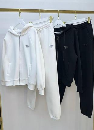 Жіночий костюм