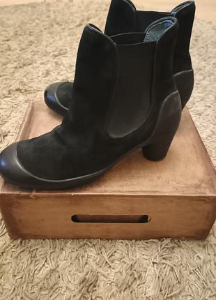 Крутые замшевые батльоны крутого испанского бренда "camper"