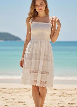 Белое платье на резинке