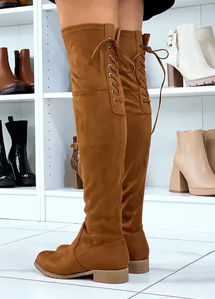Шикарнящи высокие замшевые ботфорты на шнуровке цвета кэмел 37р