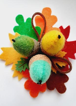 Брошка жолуді