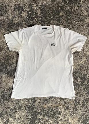 Продаю чоловічу білу футболку з крутим прінтом