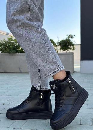 Зимние кроссовки