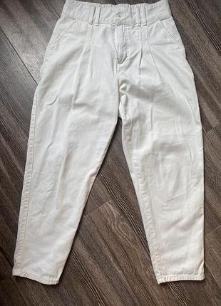 Білі джинси банани