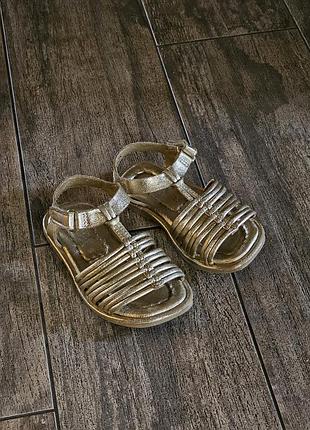 Сандалии босоножки золотистые