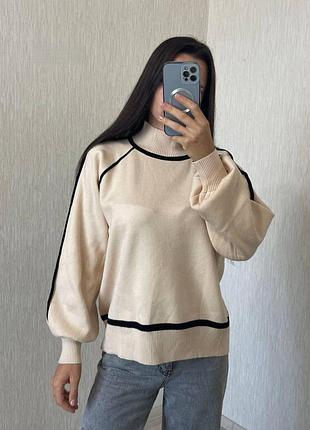 Теплий жіночий светр-база з коміром-стійкою та контрасною окантовкою