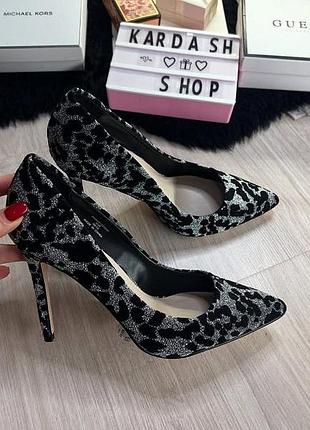 Туфлі на підборах