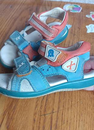 Детские кожаные босоножки