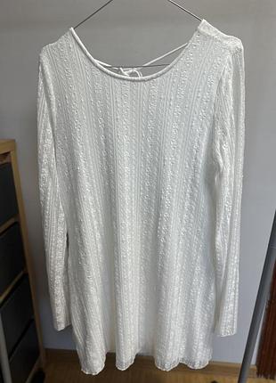 Жіноча сукня з довгими рукавами - підкреслює фігуру, круглий виріз, однотонний колір із мереживними деталями на рукавах. розмір xl, також підійде на l