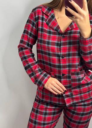 Піжама в клітинку червона